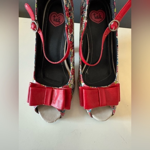 T.U.K. Retro Vintage Heels. Pinup. Skulls roses. Size 7. NEW. Rockabilly punk. - Picture 4 of 4